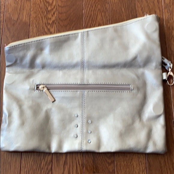 Light Gold Purse With Rhinestones - Picture 3 of 9